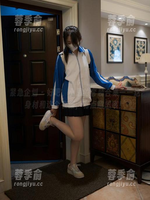 紧急企划 - 好吧，小恩的套装合集——这身材和这个衣服，有点意思哦！