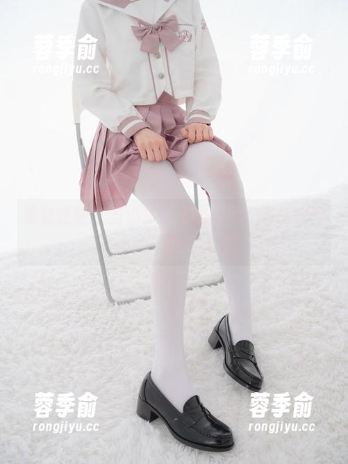 紧急企划 - 当小恩遇上比基尼，写真里的小心思流露无遗