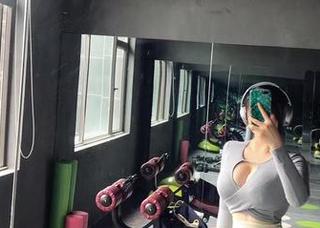 微密圈 – 兔女郎在这里！紫色哒豚豚的免费套图，要不要来试试？