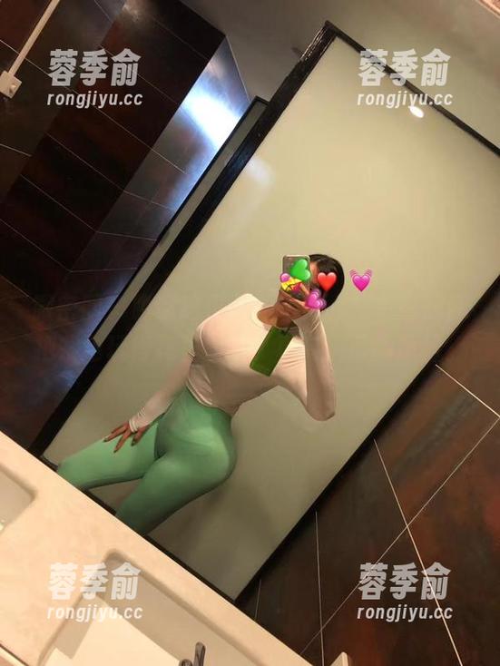 紫色哒豚豚 微密圈 - 瞅瞅这份私拍图集,紫色哒豚豚把紫色玩得花里胡哨,真有自己的风格。