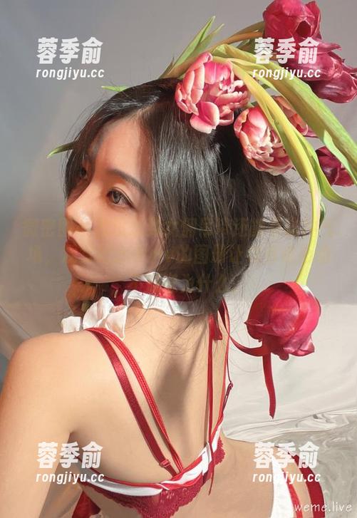 微密圈 - 我没想到女佣吊带还能有这种气场，观赏纪念小小v的图册让我有点心动，不知道为什么。