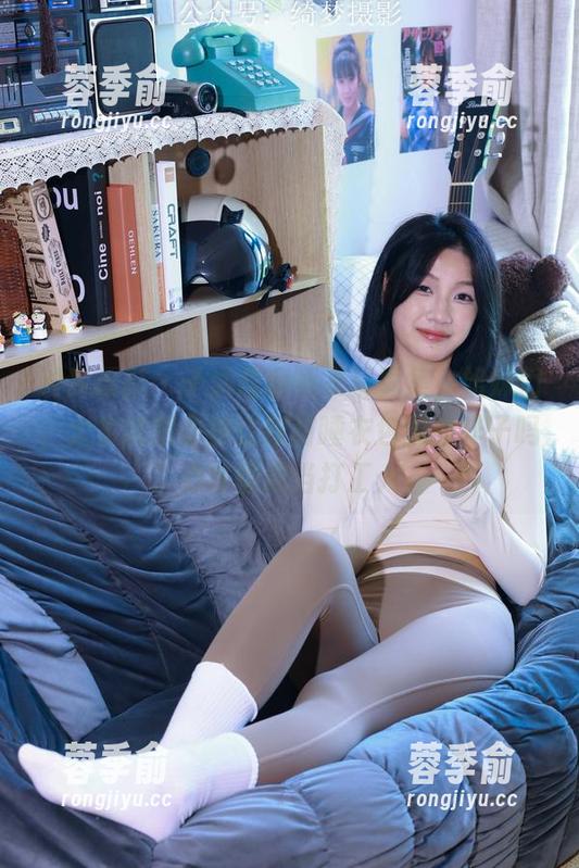 绮梦摄影-子涵 绮梦摄影 - 子涵最新睡衣写真集,姐妹们,大家能想象被这甜甜睡衣包围的样子吗?心甘情愿当打工人。