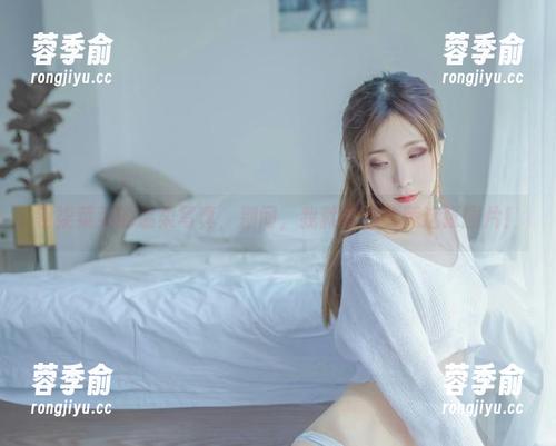 翎柒菜菜的温柔写真，别问，我就是想收藏这张图片！
