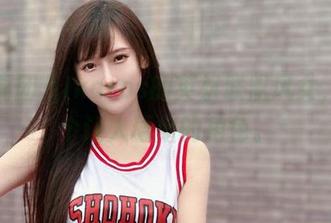 看看腐团儿Ikaros的英雄联盟风女，真是个让人琢磨的角色。