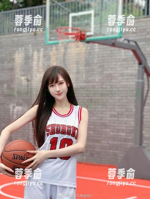 腐团儿Ikaros 看看腐团儿Ikaros的英雄联盟风女,真是个让人琢磨的角色。
