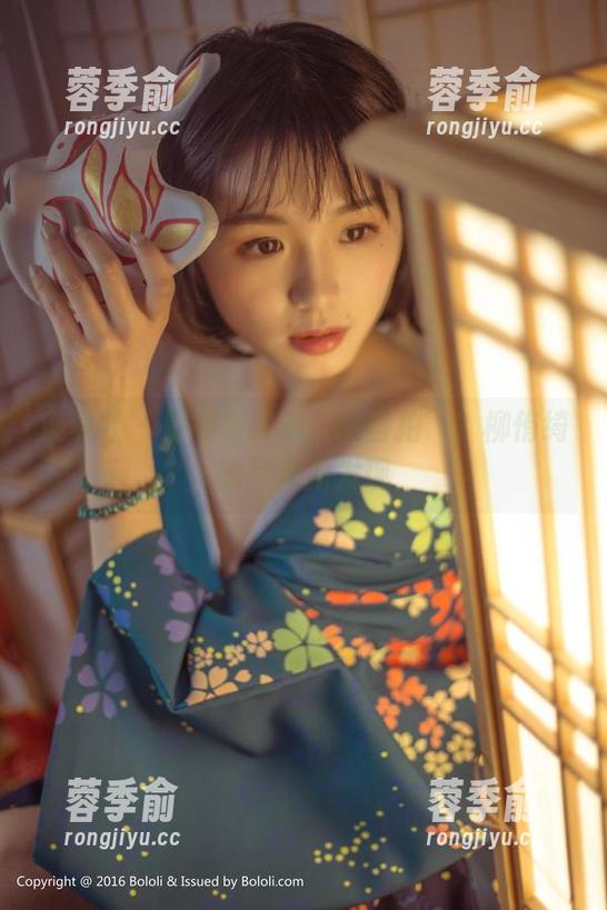 菠萝社 - 是不是该叫‘尬自拍’？柳侑绮的写真新发现