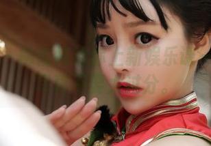 菠萝社 – 柳侑绮给你上新娱乐课——套装写真不要太过分。