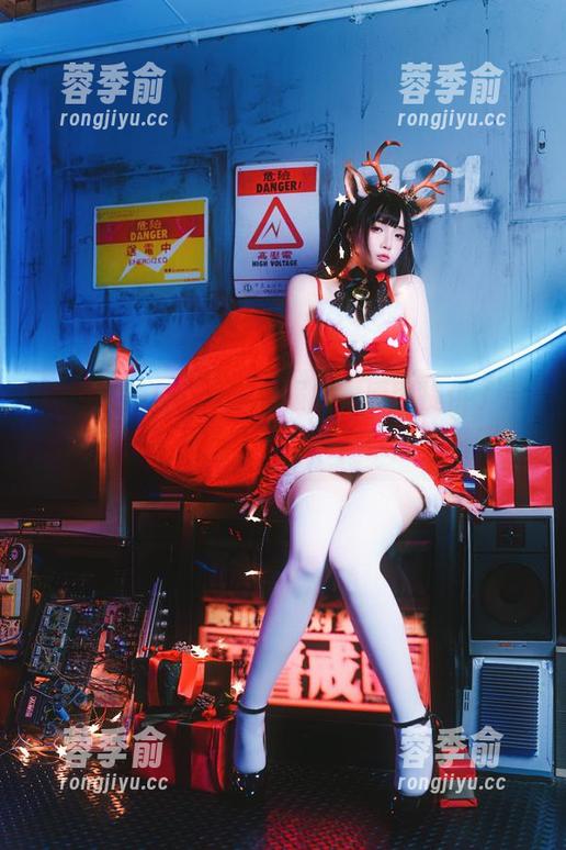 嗯…落落Raku在和服里，原图提供了完美的视觉冲击，可能要被吸引中毒了