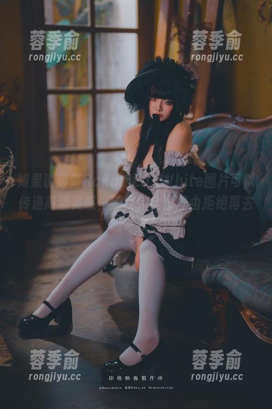 如果说落落Raku的LilyWhite图片可以传递高清美感，那我完全没理由拒绝再去瞧一次！
