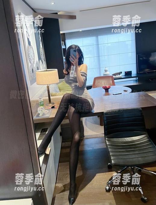 微密圈 - 这个最新的图包，葛征的粉色长裙，根本无法抗拒的温柔啊。