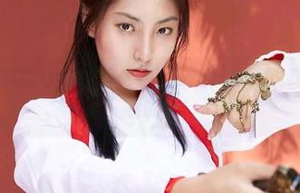 蜜桃社 – 小魔女lily的图库：裸足这么可爱，别说我没提醒你下载哦！