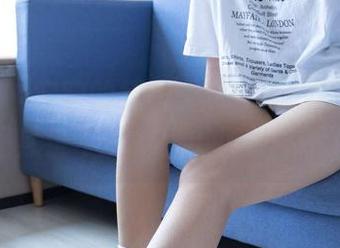 袜啵啵 – 安安的红裙诱惑，私拍和美图，心里虽然说不要，但手指却停不下来。