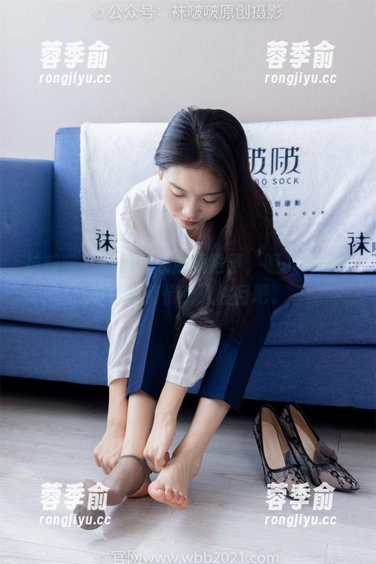 袜啵啵 - 私房泳衣展现稚予，嗯…大概就是这样悄悄引人注目吧。
