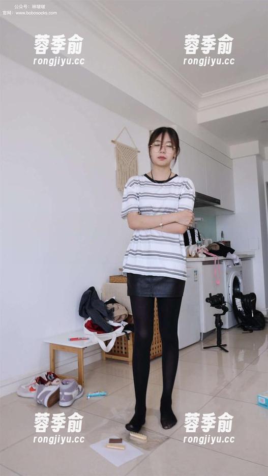 袜啵啵 - 稚予的私房花絮：黑丝波点拼图，不拼一下怎么证明亲密？