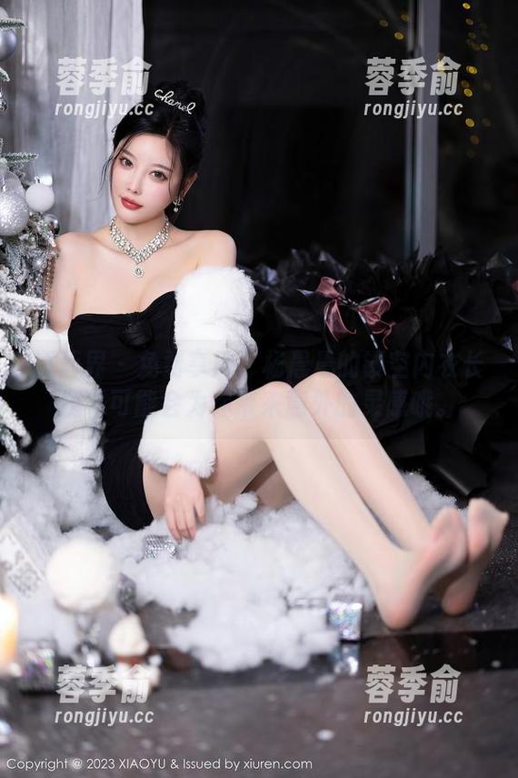 语画界-杨晨晨 语画界 - 免费享用!杨晨晨的镂空内衣长腿,可能会为你带来意外的灵感哦。