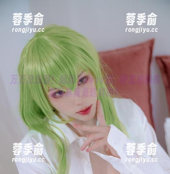 万万没想到！起起子vvvv在㭴野里拍的高清写真竟是这样的！