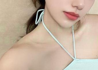 微密圈 – 雪怡妹纸的后背展现美图，谁能想到我会被这背影吸引得久久不离开？