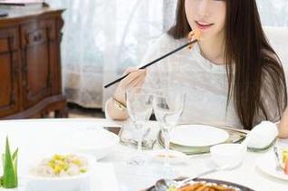 魅妍社 – 拜托，刘钰儿的这组天台作品，会不会太会摆了啊！