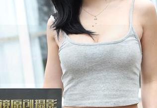魔镜街拍 – 超短裙又肉丝，这样的美图也太犯规了吧，艾小青你很行！