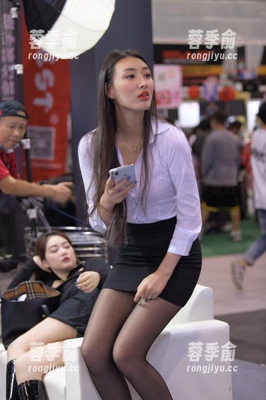 魔镜街拍 魔镜街拍,全新制服长腿合集,下载后不许说我没提醒你!